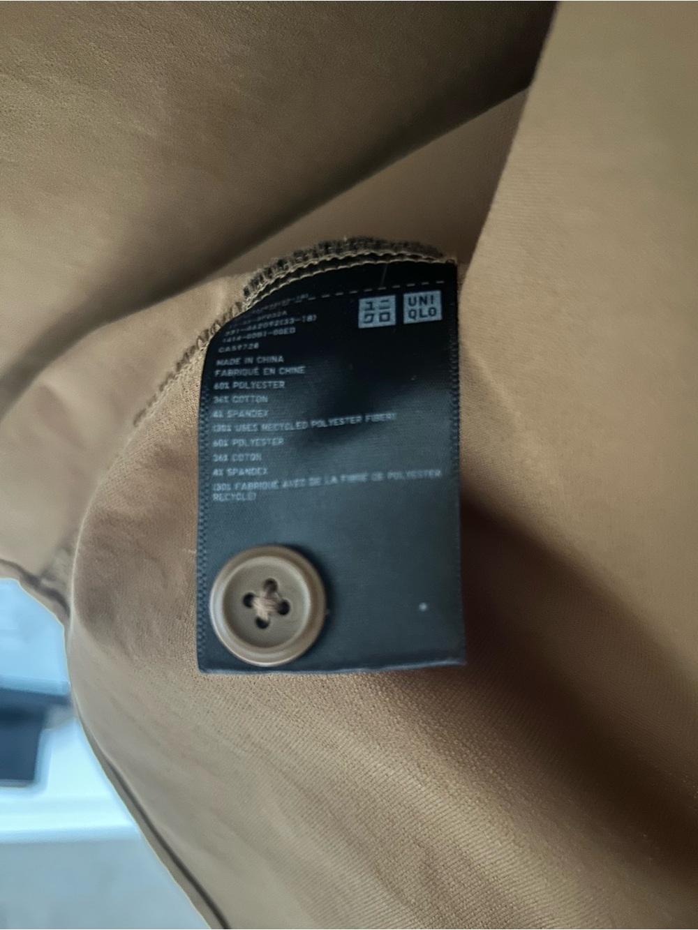 UNISEX UNIQLO XS EXTRA BUTTON INCLUDED LIKE NEW - Picture 5 of 5